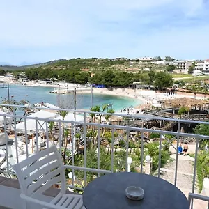 Bed & Breakfast Emaar - Beachfront , Newly Renovated